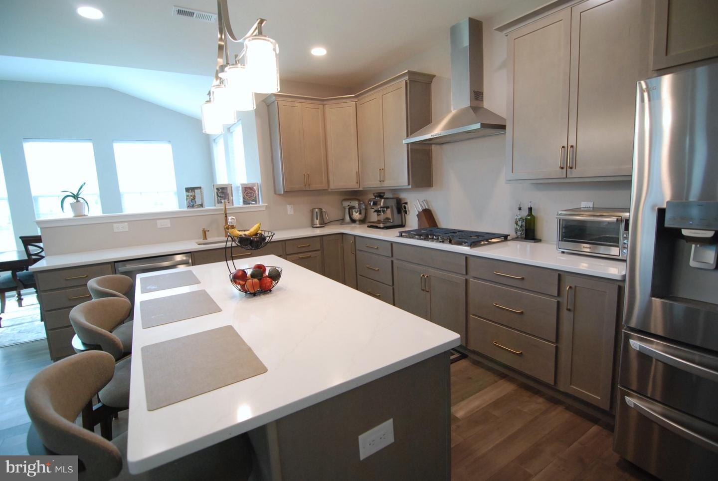 6 Mayfair Ct Property Photo 9