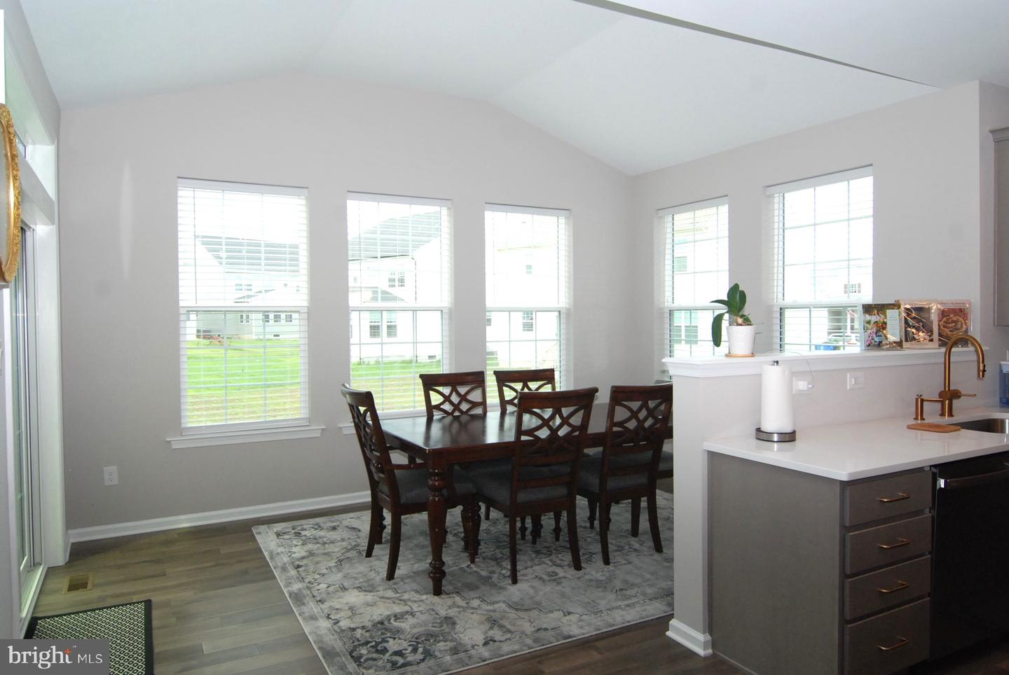6 Mayfair Ct Property Photo 15