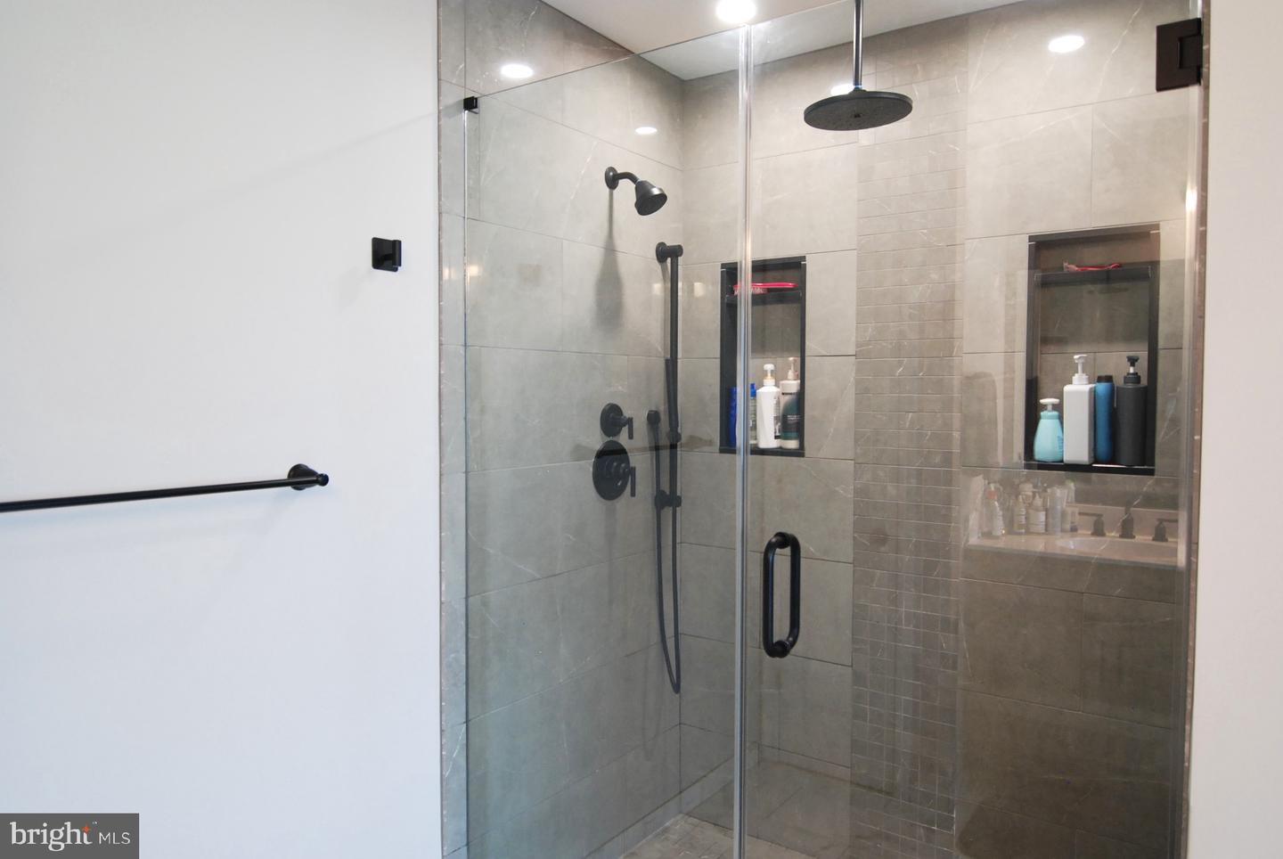 6 Mayfair Ct Property Photo 19