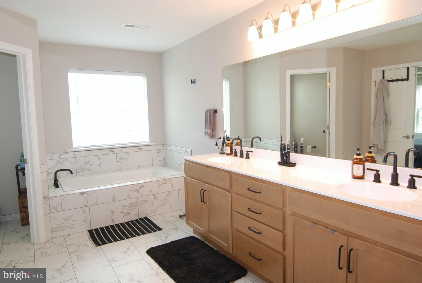6 Mayfair Ct Property Photo 20
