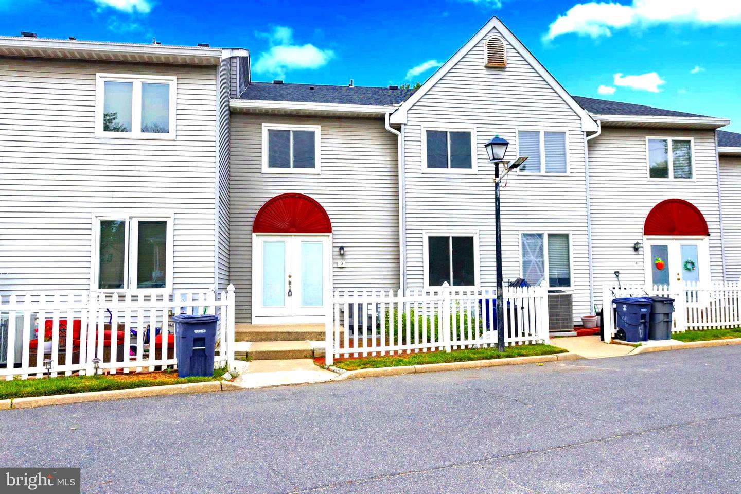 3 WYNDHAM PL