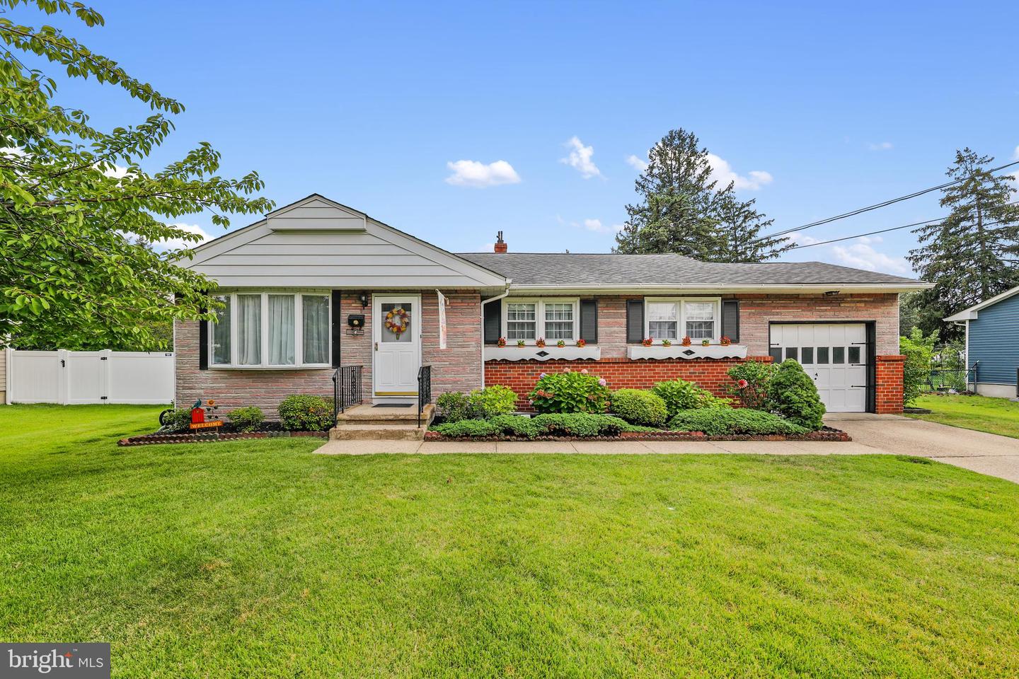 4 CHALFONT ST Property Photo 1