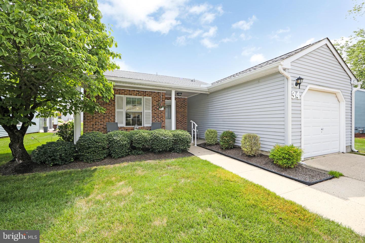 34 Fairfax Dr Property Photo 2