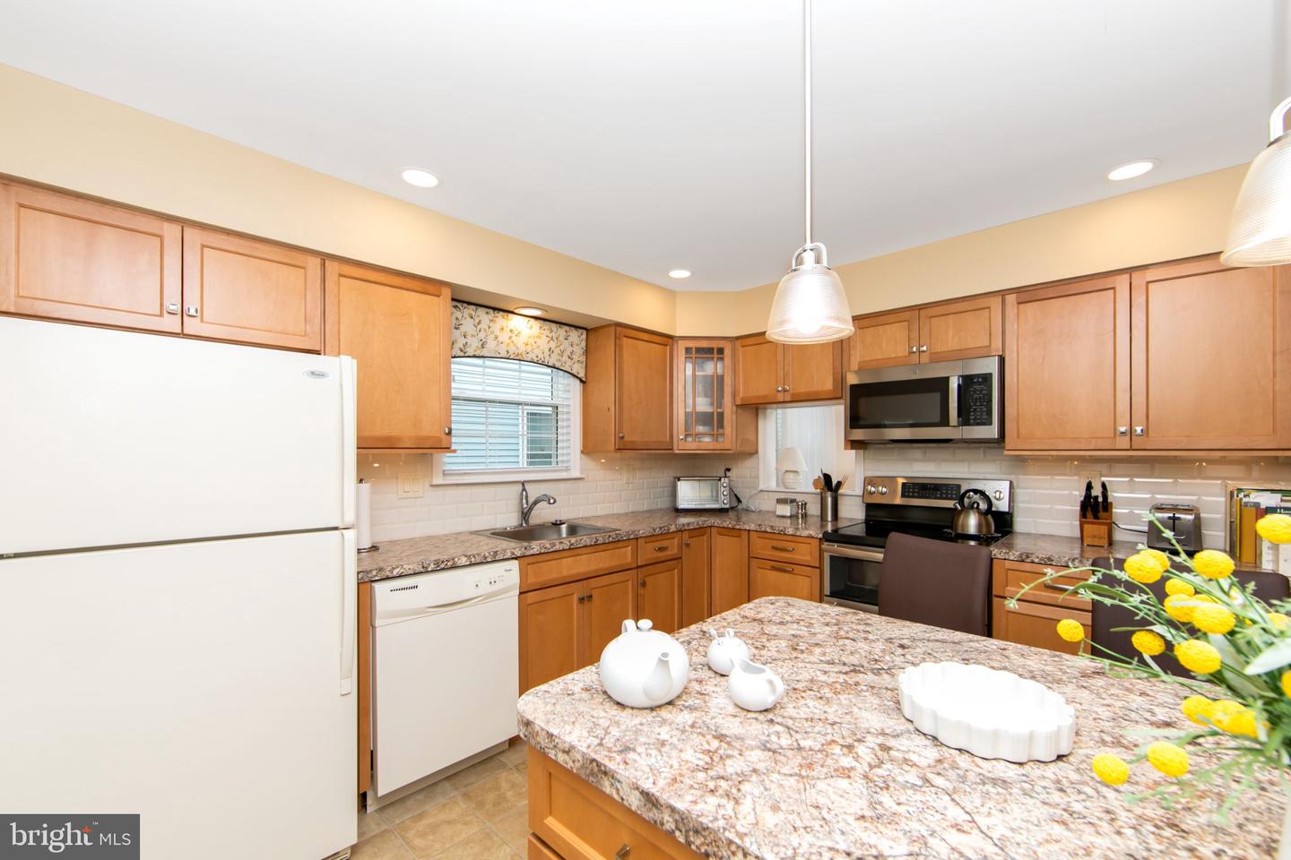 34 Fairfax Dr Property Photo 5