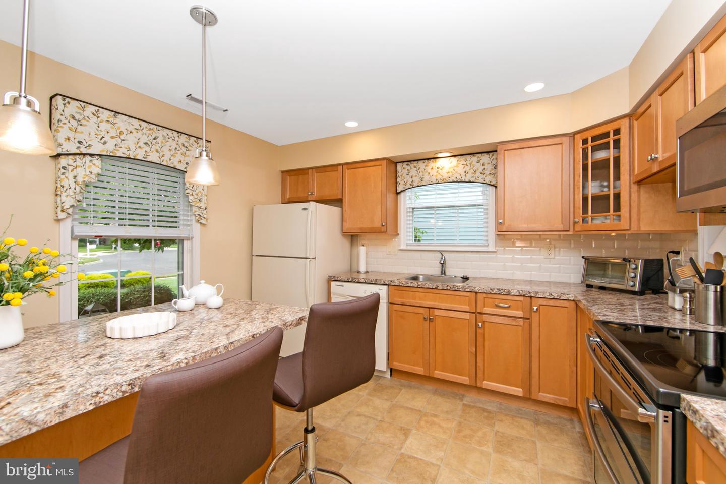 34 Fairfax Dr Property Photo 6