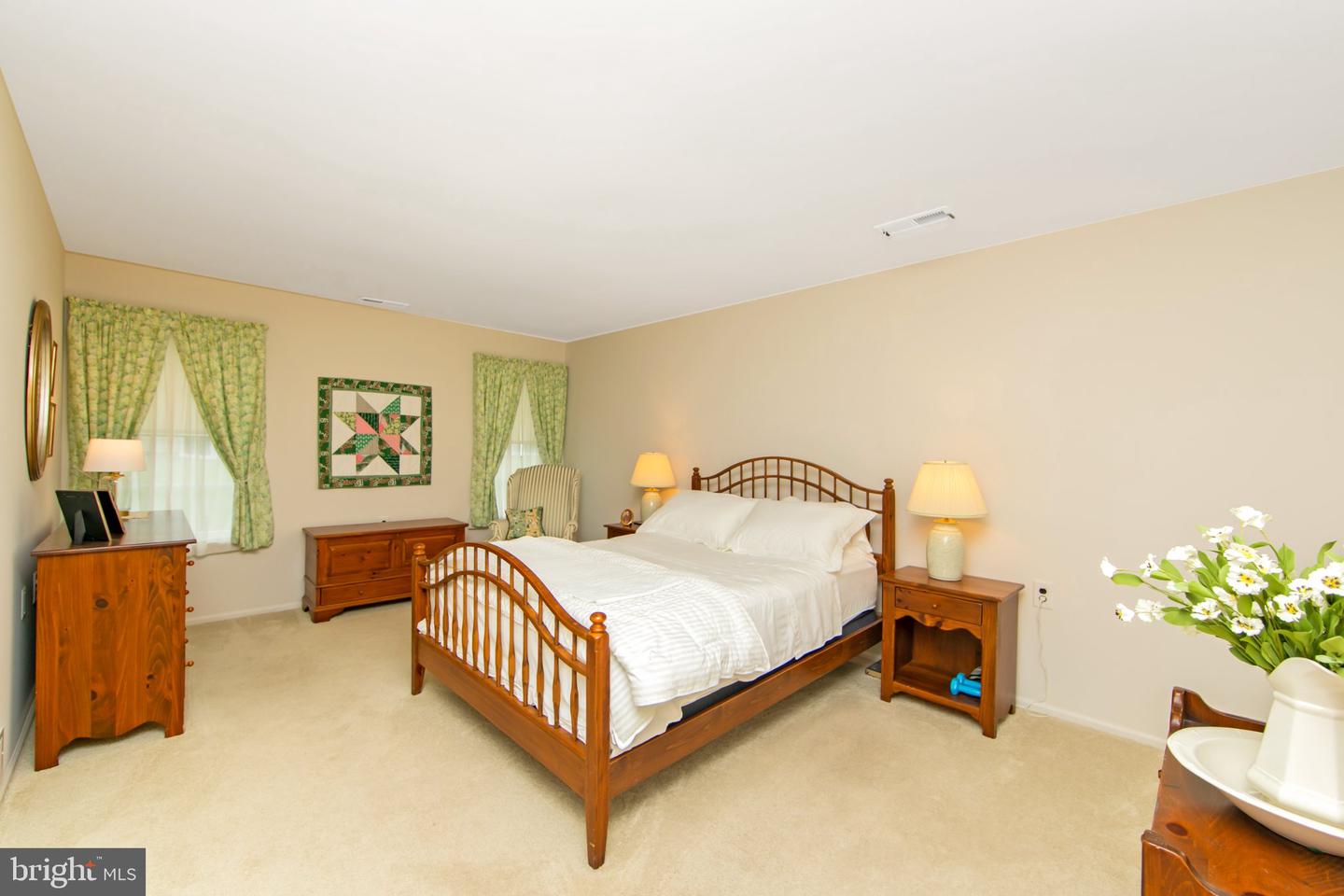 34 Fairfax Dr Property Photo 18