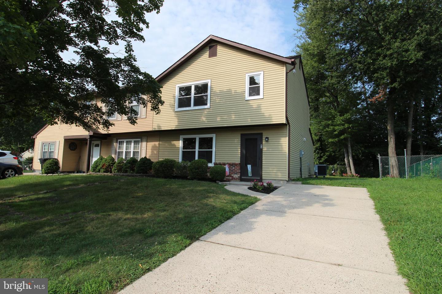 93 Greenwich Dr Property Photo 1
