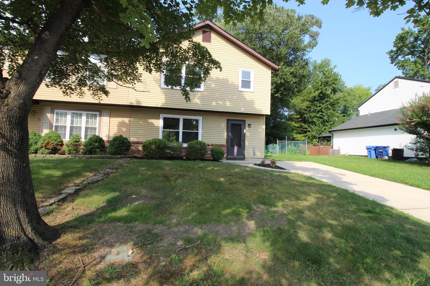 93 Greenwich Dr Property Photo 2