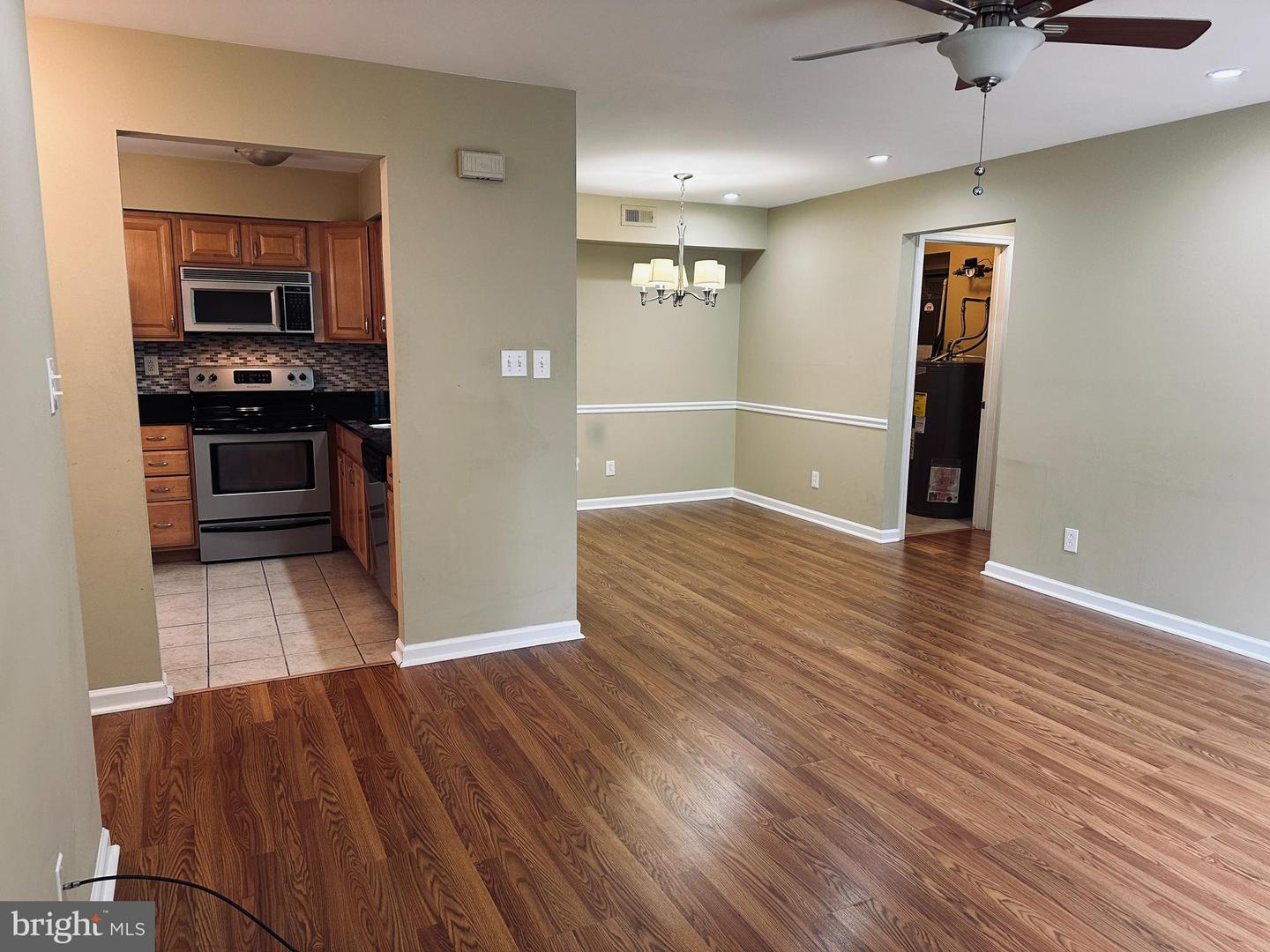 328a Delancey Pl Property Photo 3