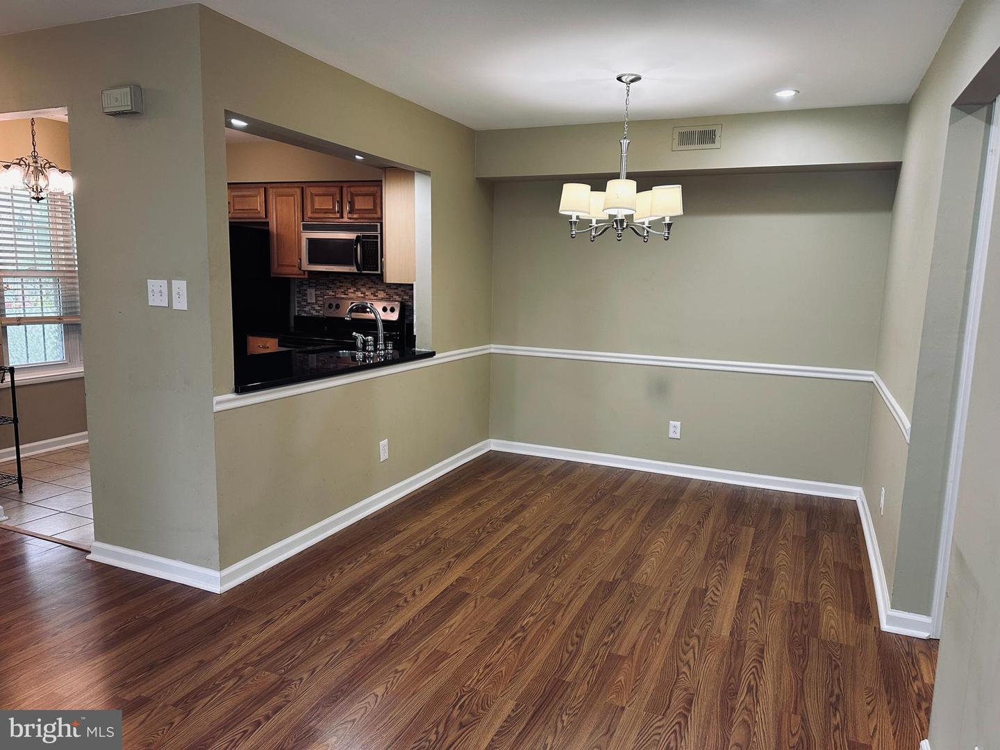 328a Delancey Pl Property Photo 4