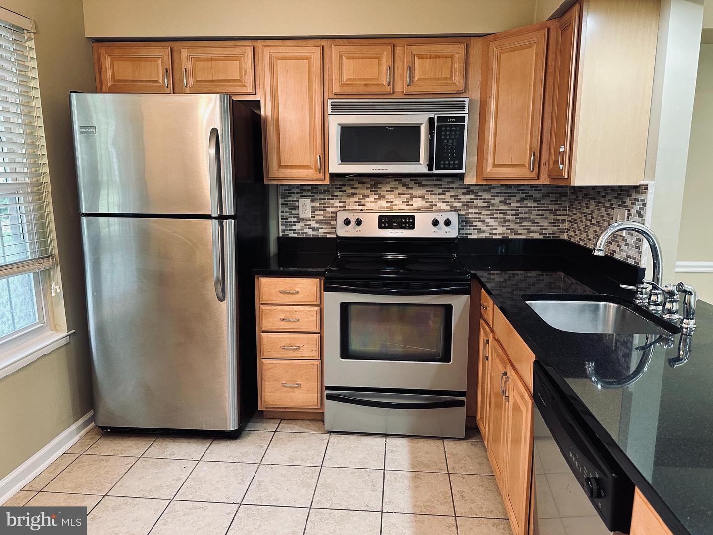 328a Delancey Pl Property Photo 6
