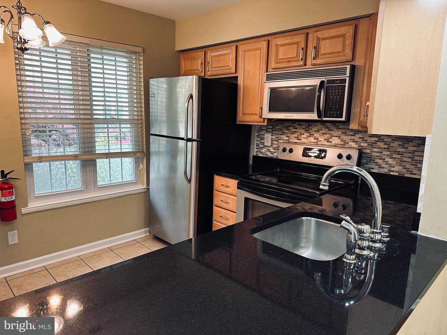 328a Delancey Pl Property Photo 7