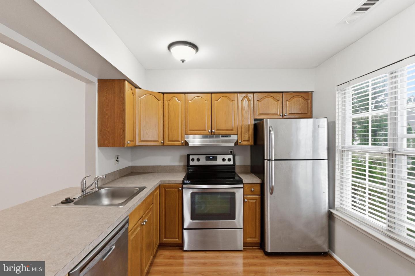 321b Delancey Pl #b Property Photo 6