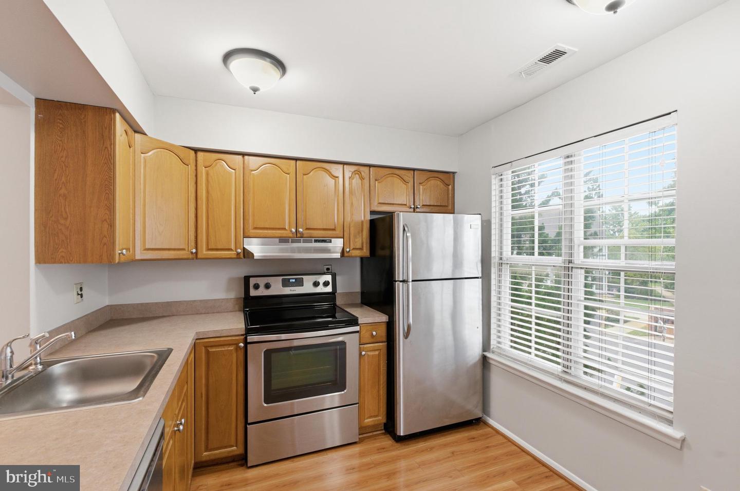 321b Delancey Pl #b Property Photo 7