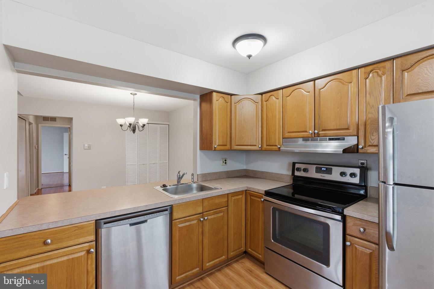 321b Delancey Pl #b Property Photo 8