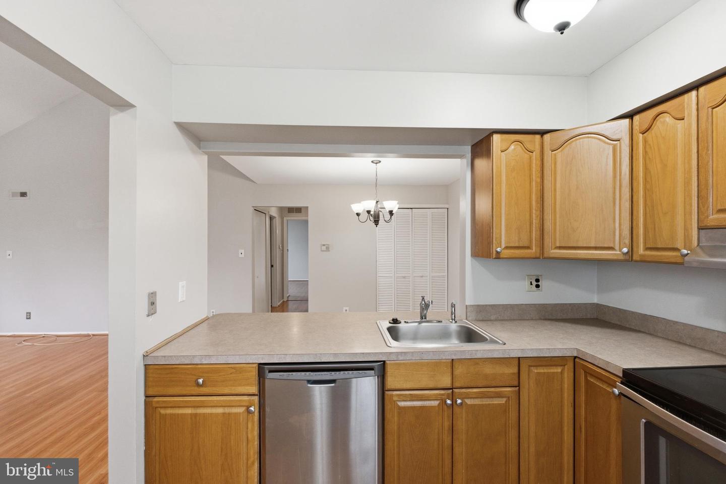 321b Delancey Pl #b Property Photo 9