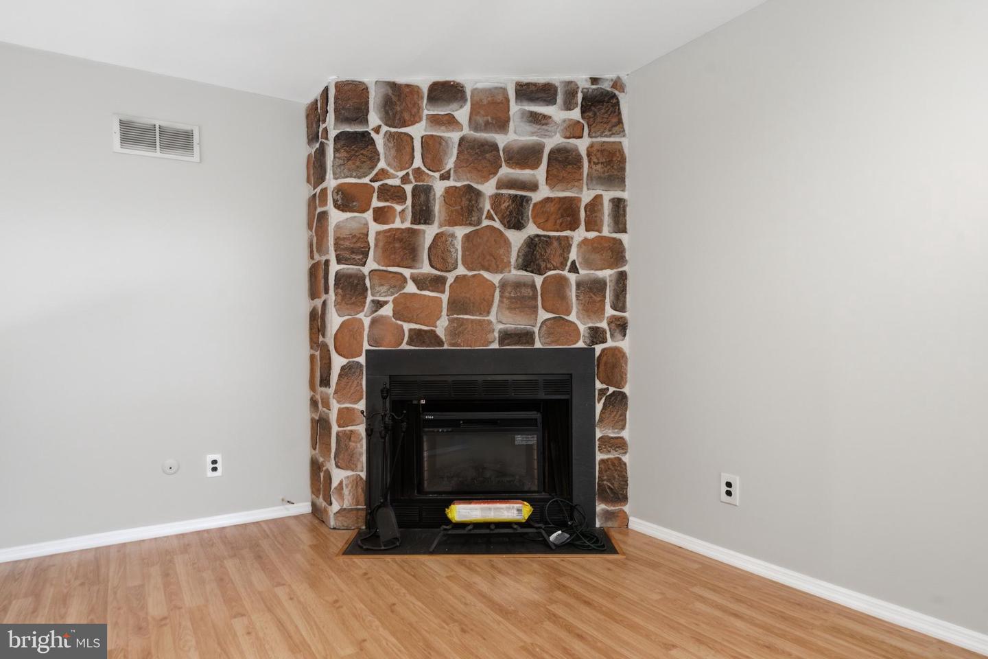 321b Delancey Pl #b Property Photo 15