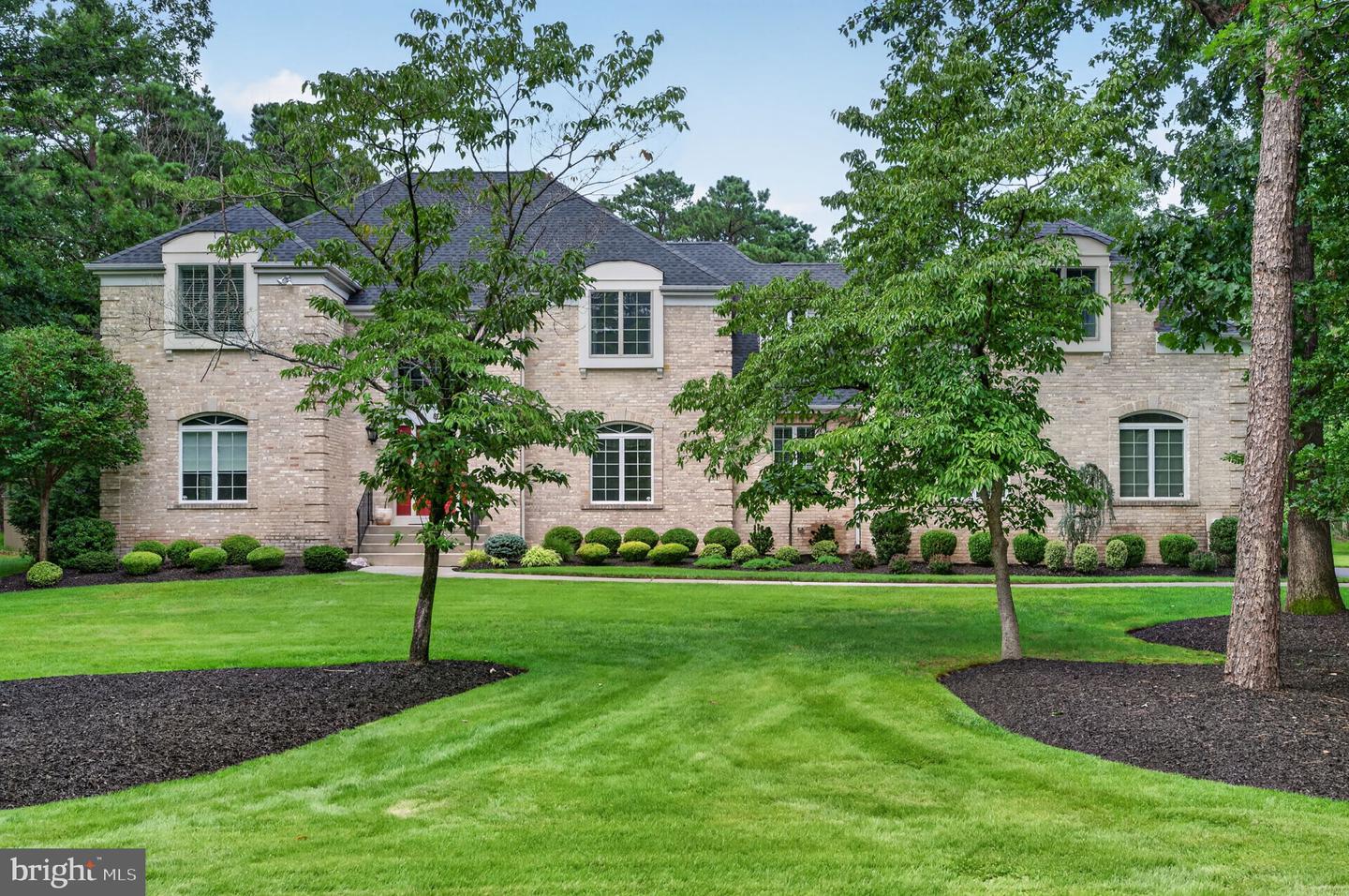 8 ETON LN