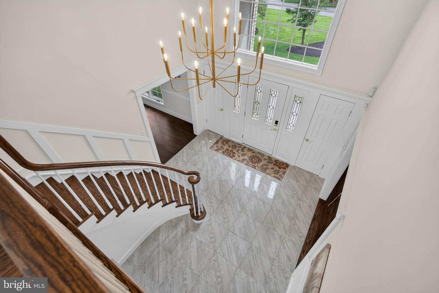 8 Eton Ln Property Photo 9