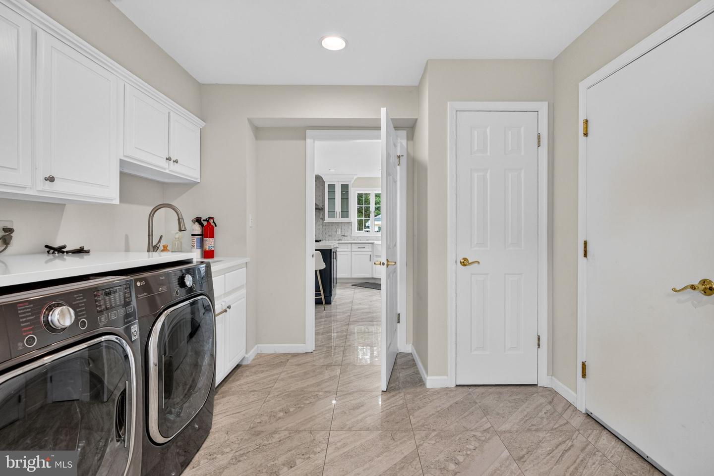 8 Eton Ln Property Photo 30
