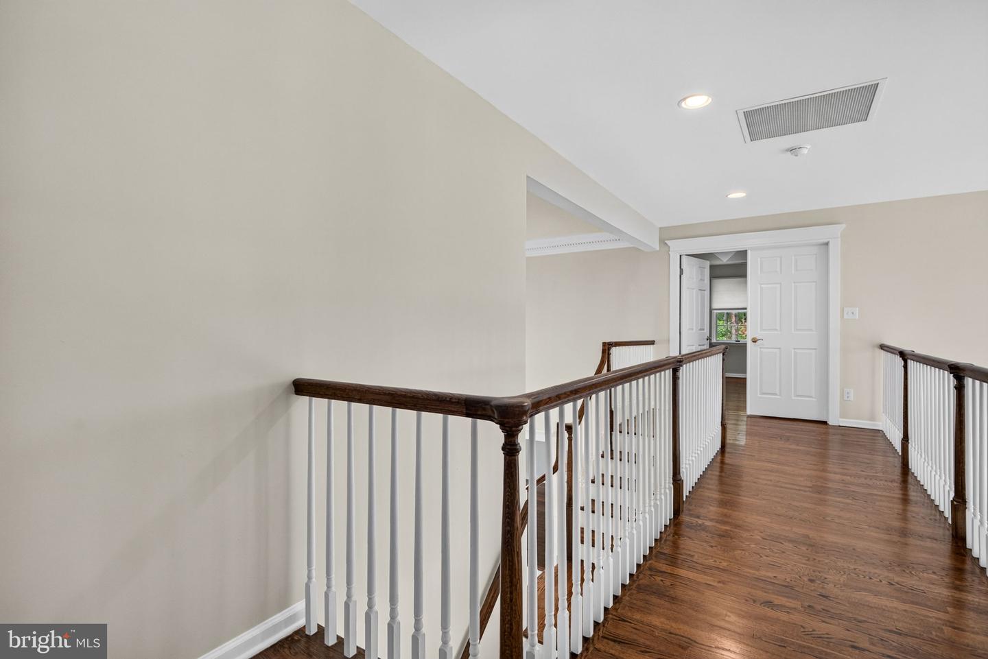 8 Eton Ln Property Photo 34