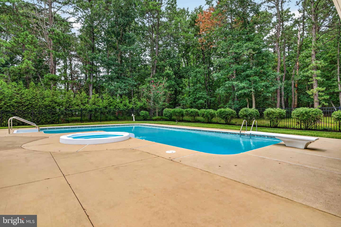 8 Eton Ln Property Photo 63