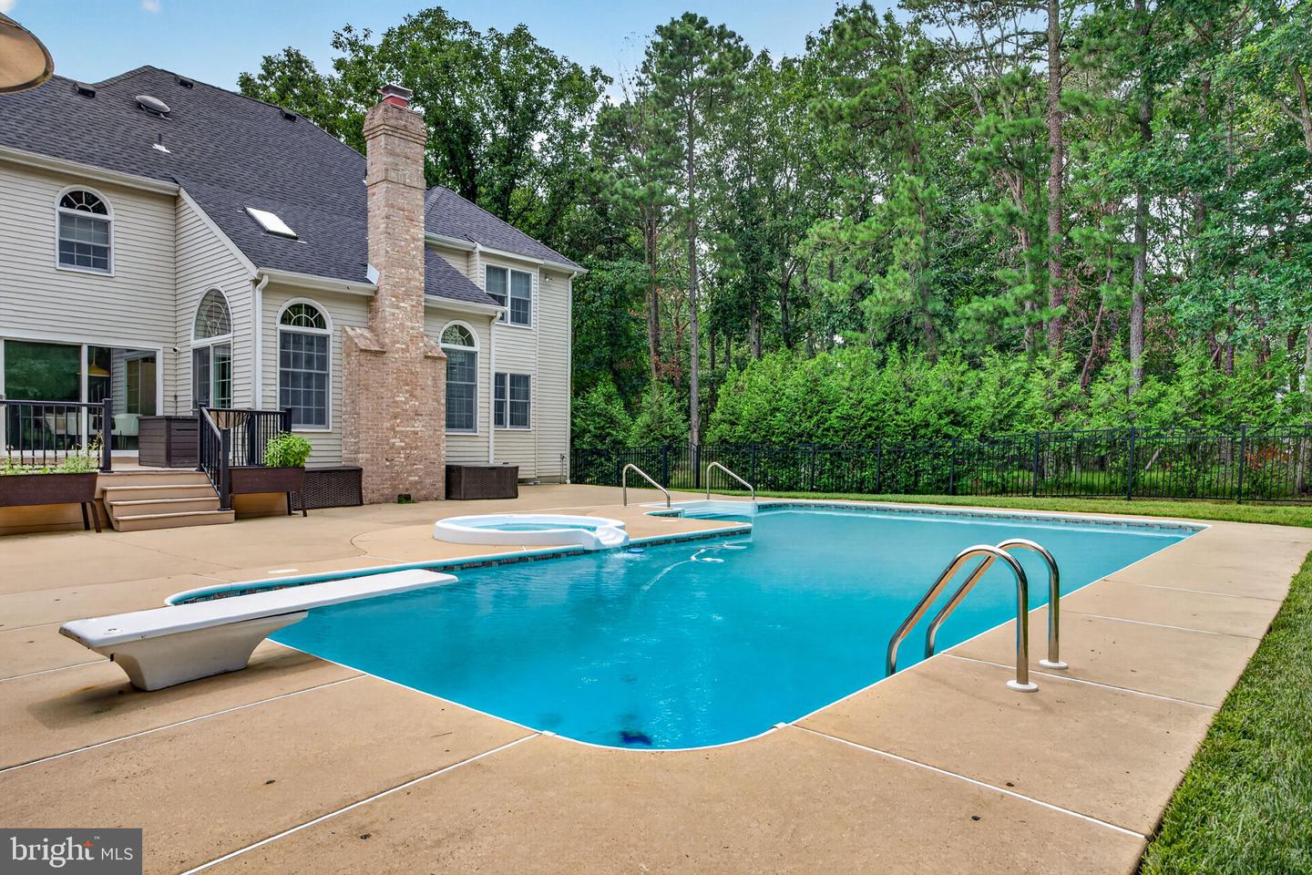 8 Eton Ln Property Photo 64