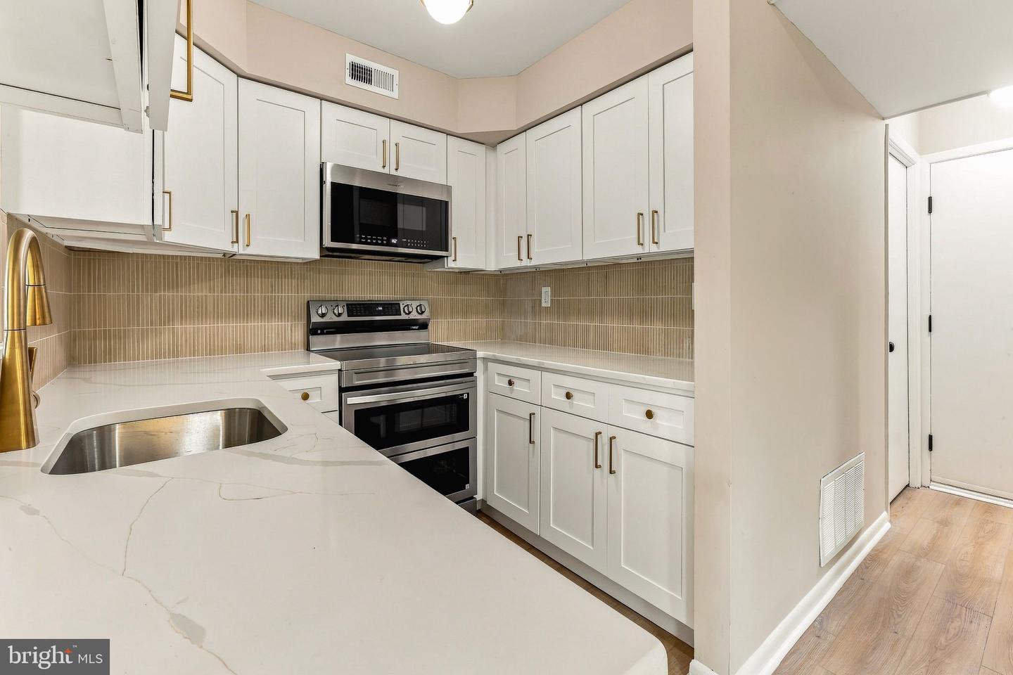 305 Shady Ln Property Photo 6
