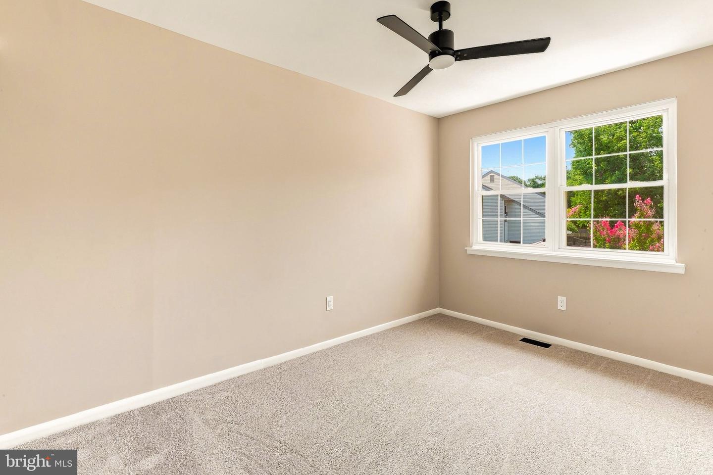 305 Shady Ln Property Photo 16