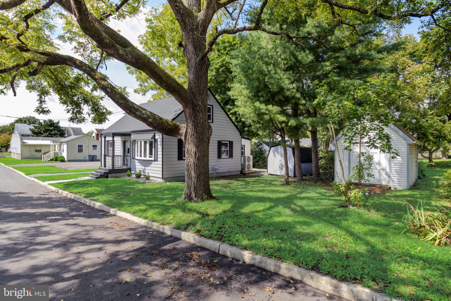 75 Egbert St Property Photo 6