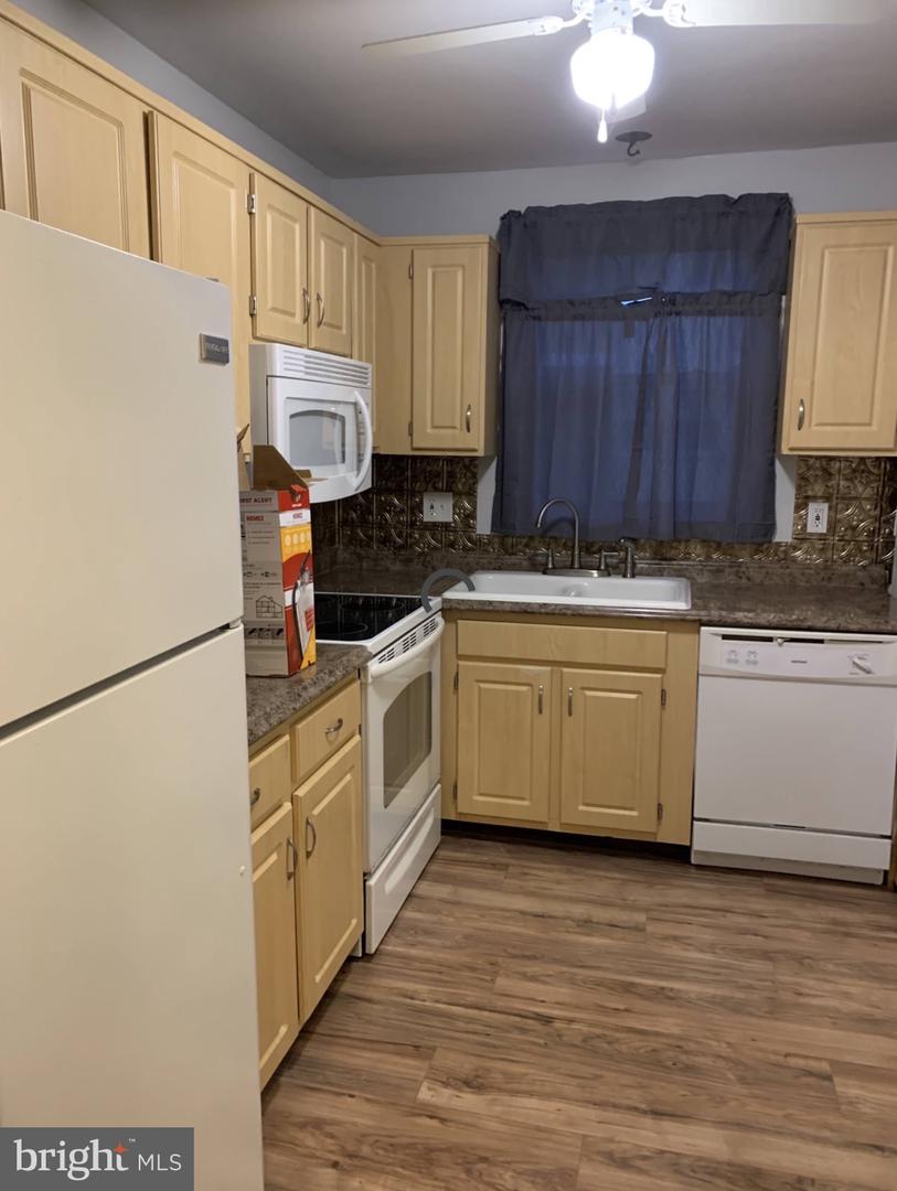25 Florence Tollgate Pl #4 Property Photo 1