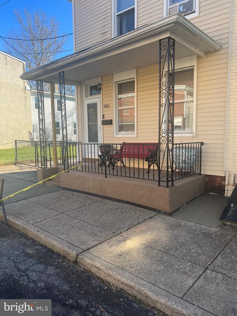 306 JONES AVE