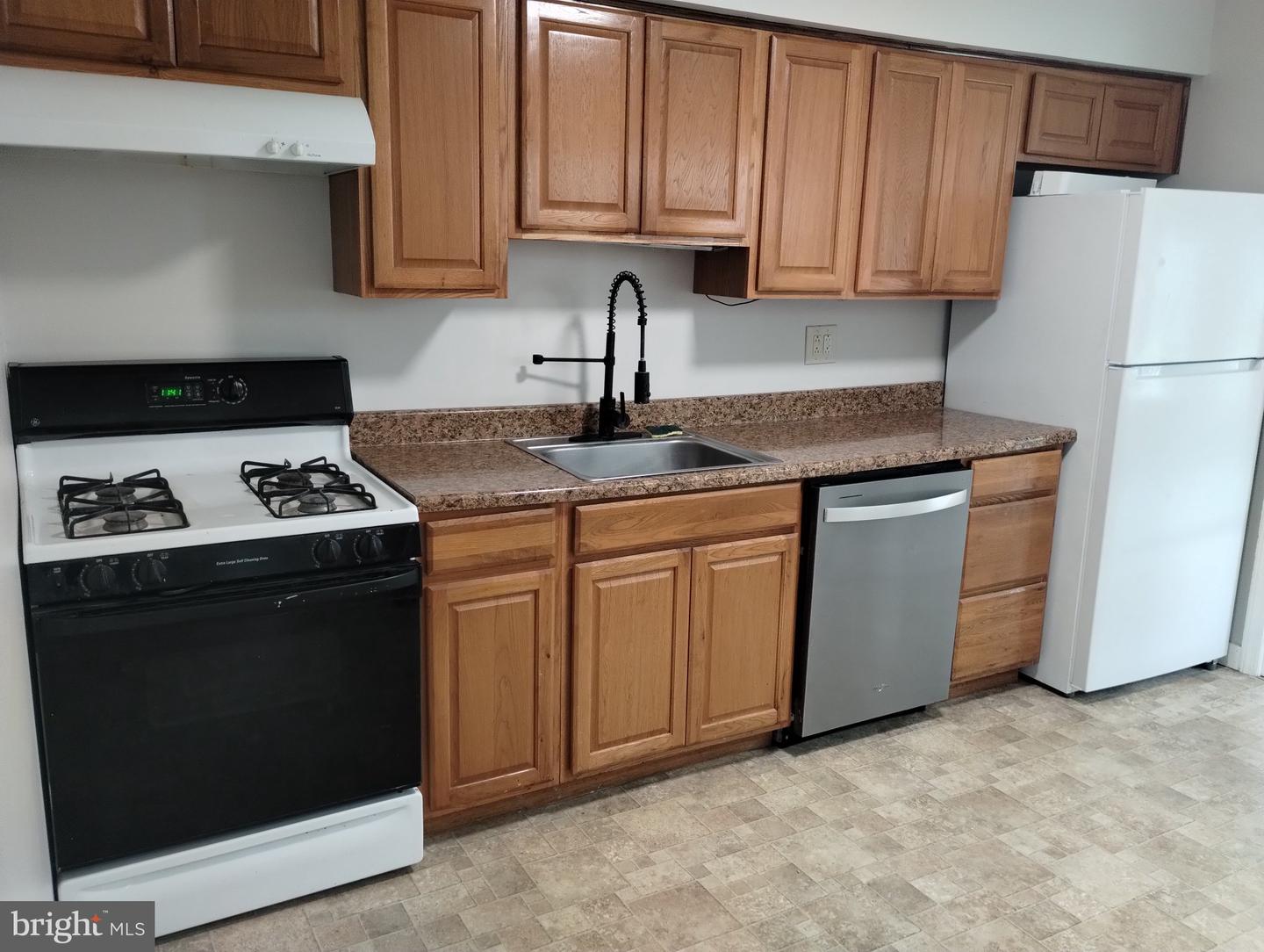 42 Farnsworth Ave Property Photo 6