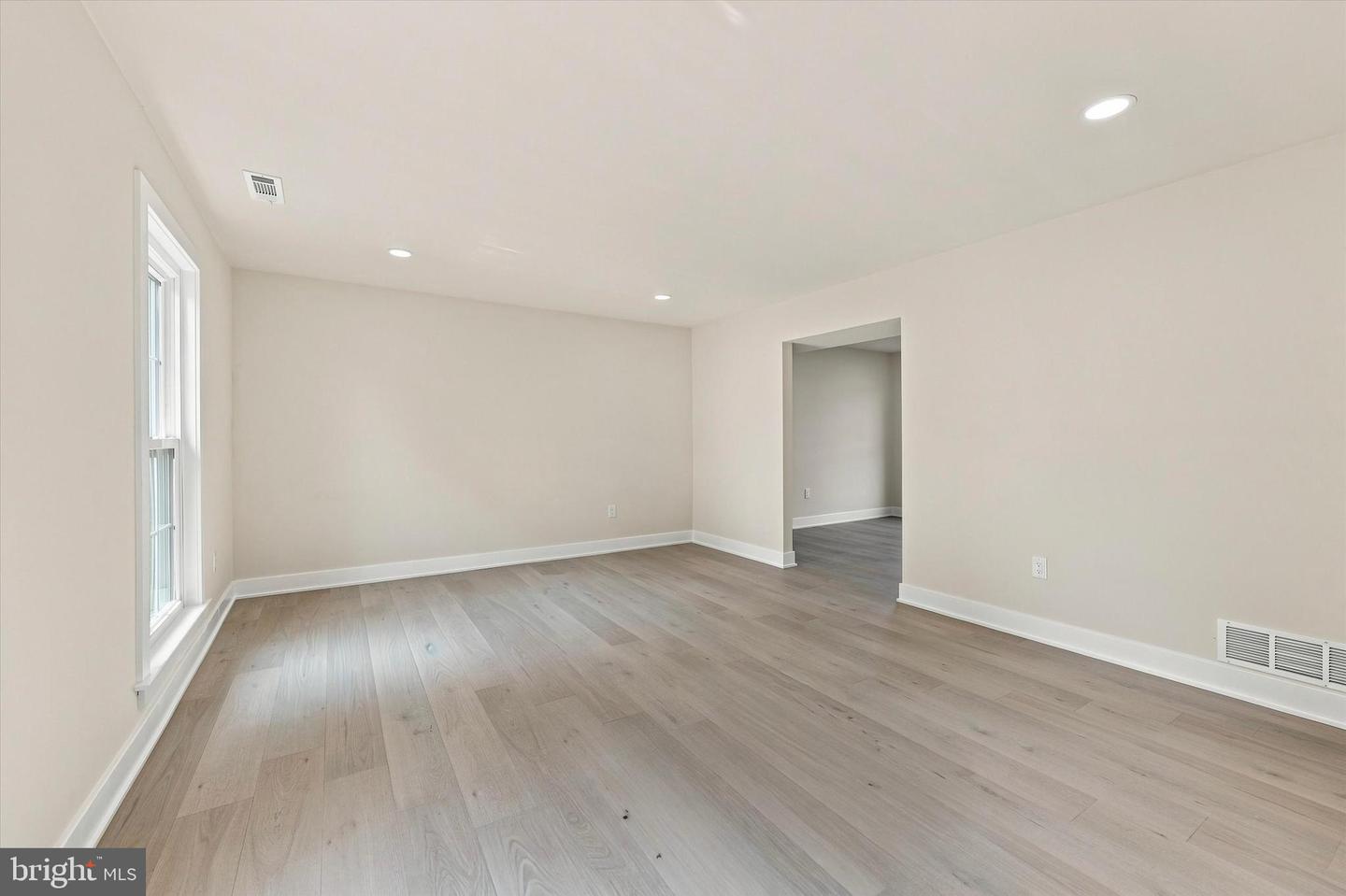48 Meadowrue Ct Property Photo 5