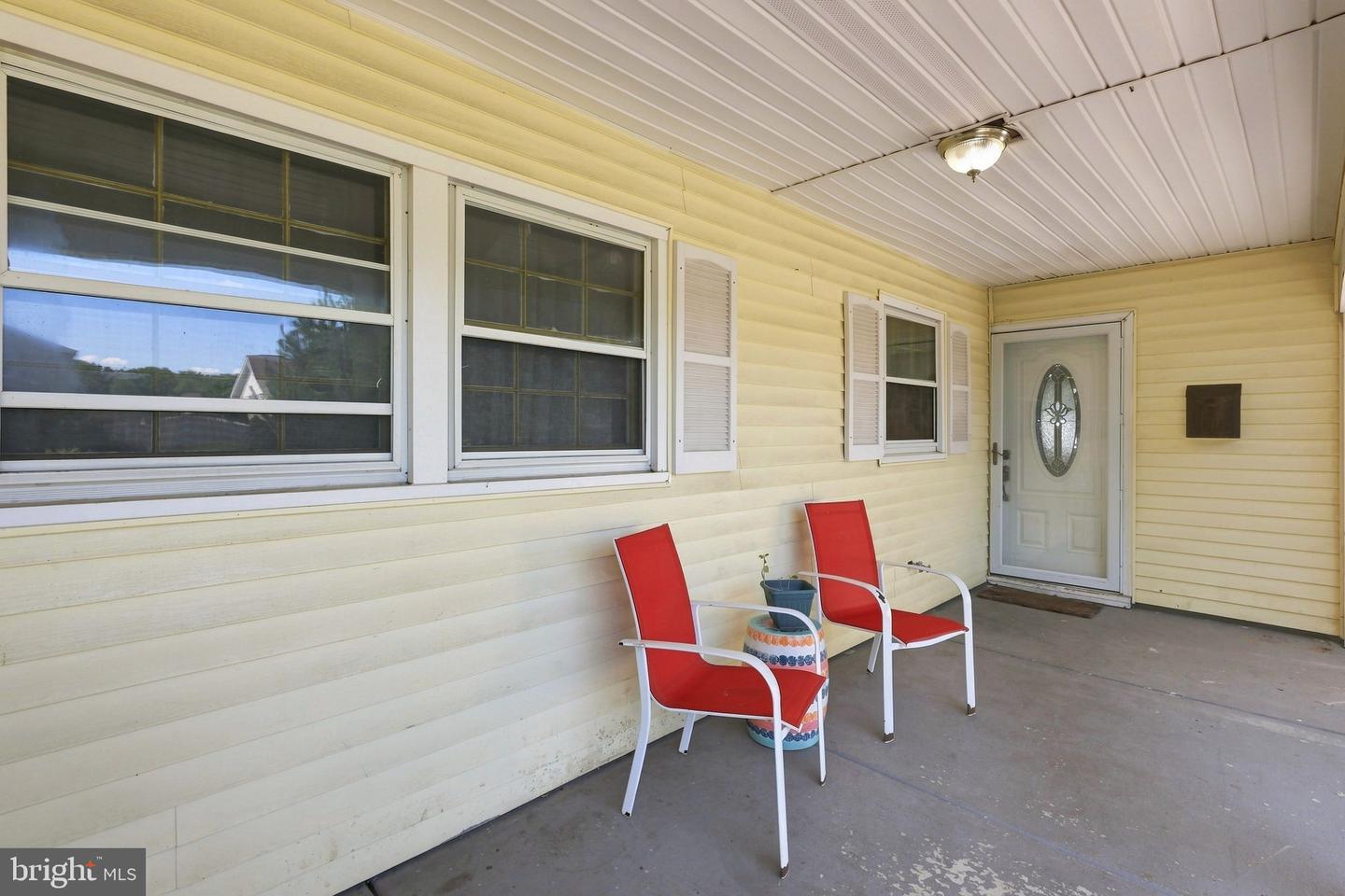 16 Terrell Ln Property Photo 3