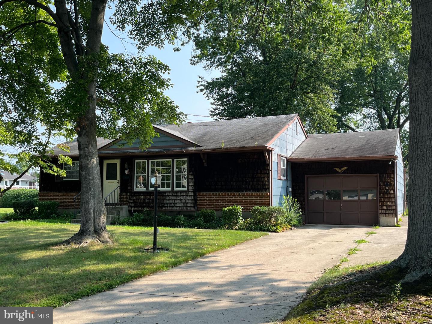 606 HAMILTON DR Property Photo 1