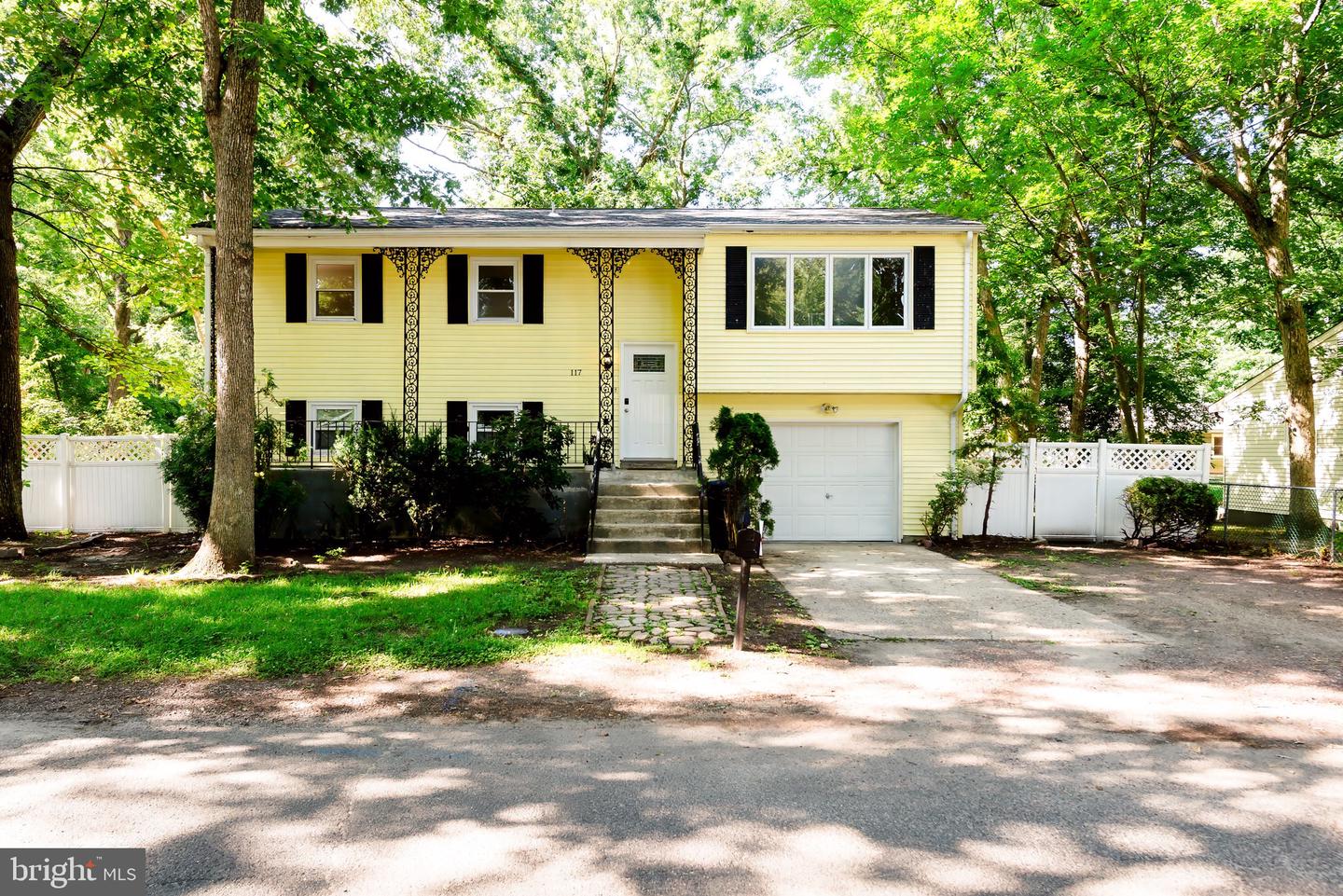 117 Lilac St Property Photo 1