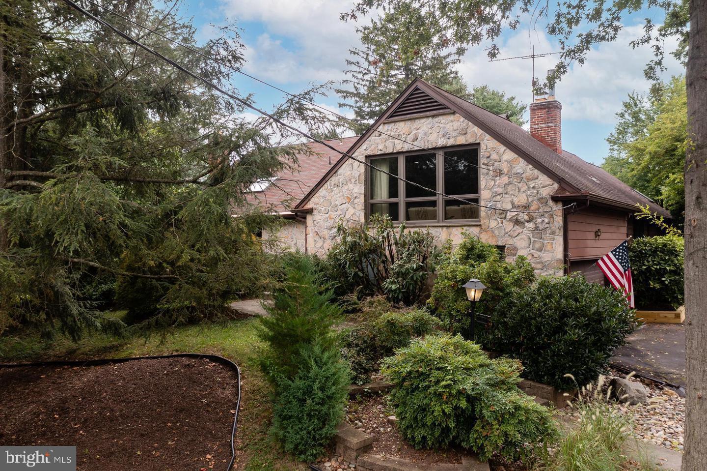 1 Buttonwood Ln Property Photo 1