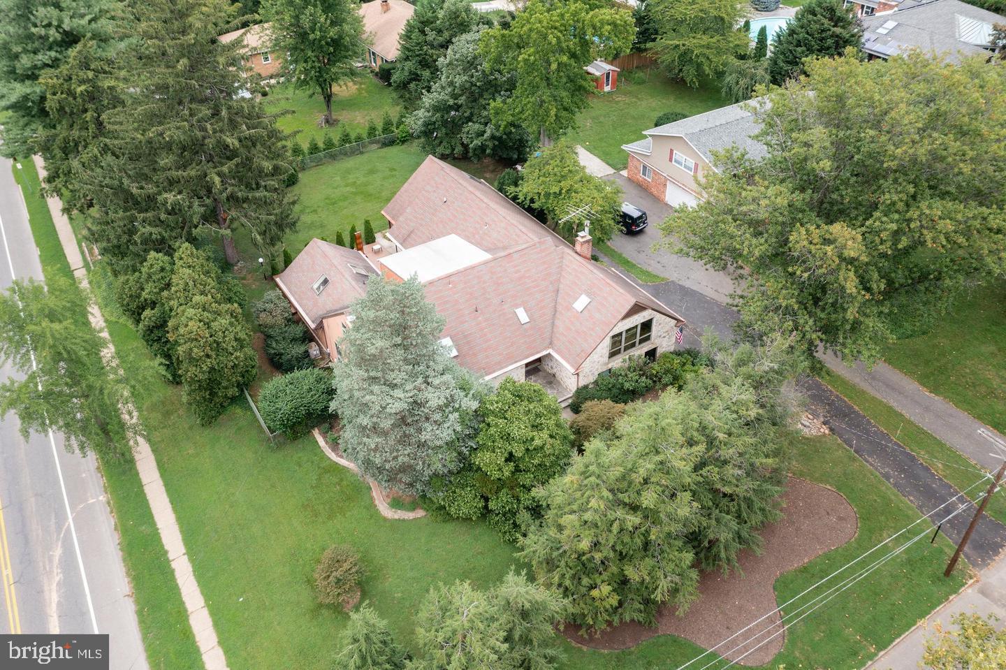 1 Buttonwood Ln Property Photo 2