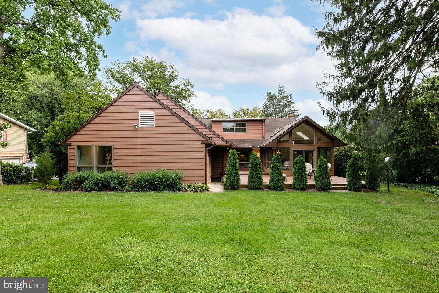 1 Buttonwood Ln Property Photo 3