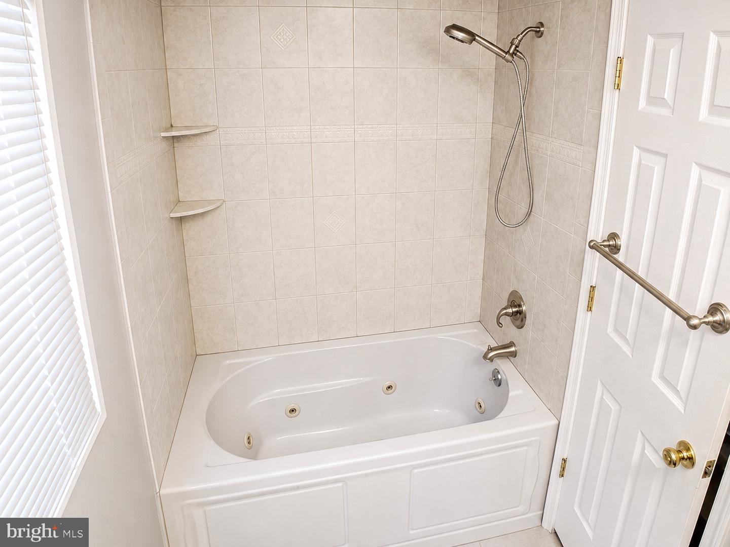 6 Hepburn Ln Property Photo 9
