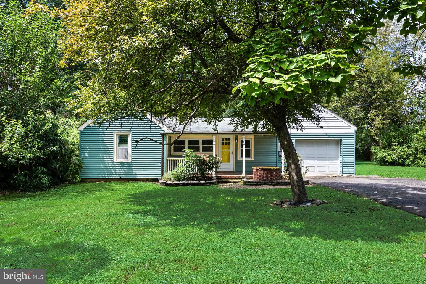 33 Oregon Ave Property Photo 2