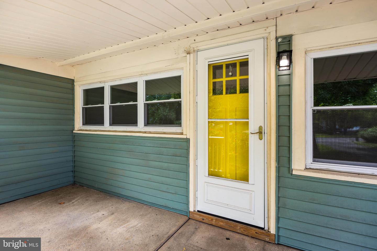 33 Oregon Ave Property Photo 4