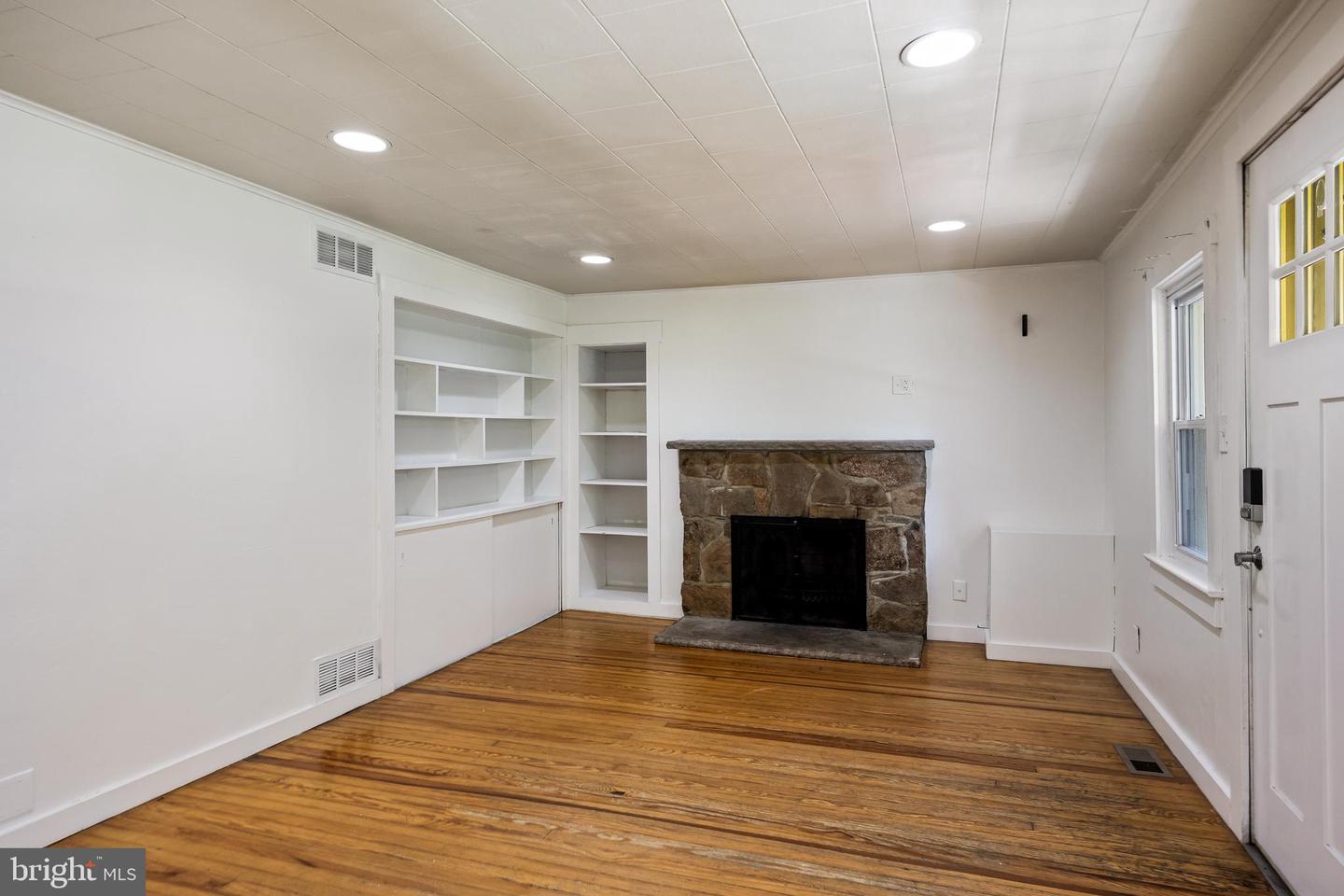 33 Oregon Ave Property Photo 5