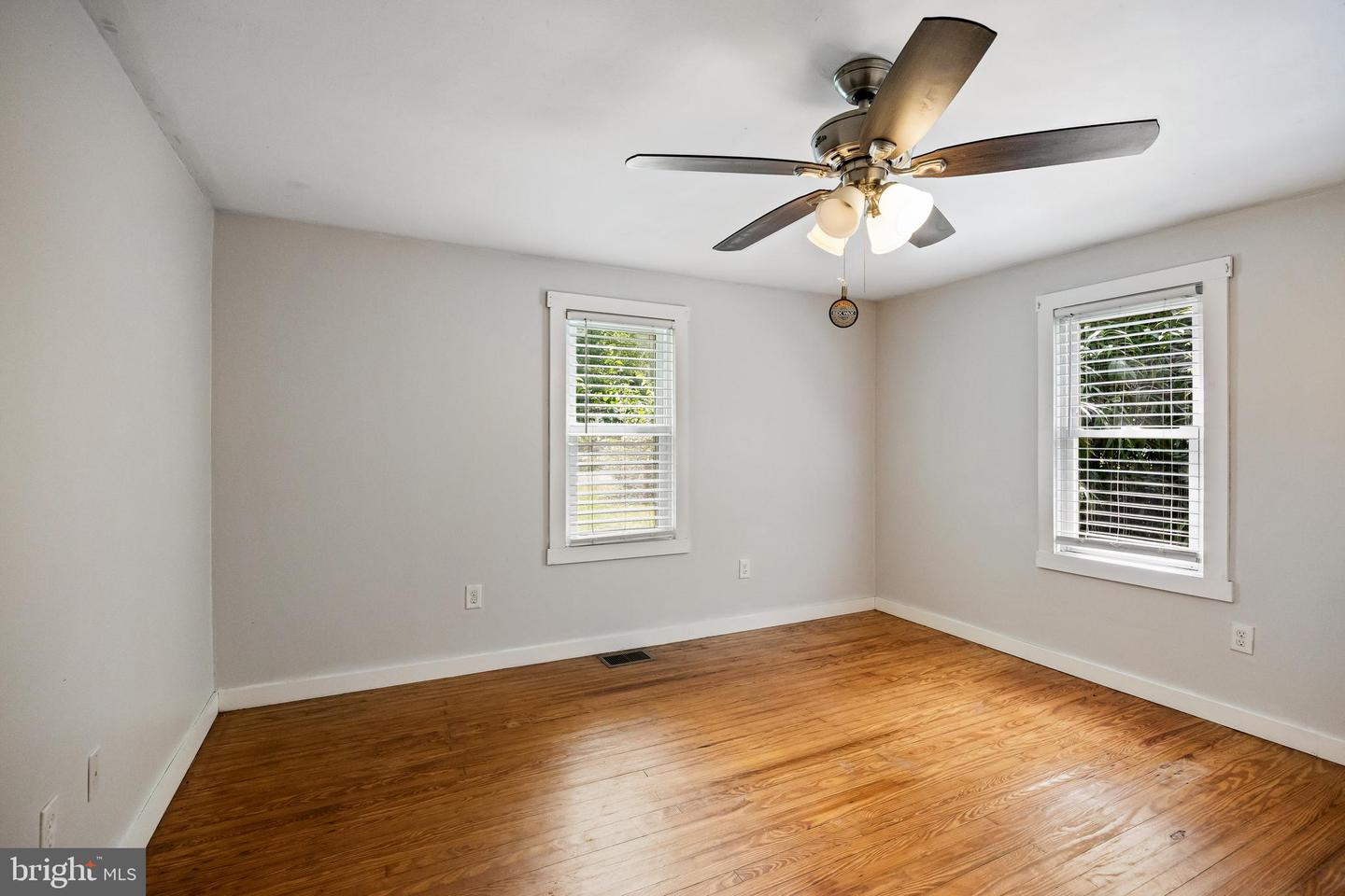 33 Oregon Ave Property Photo 16