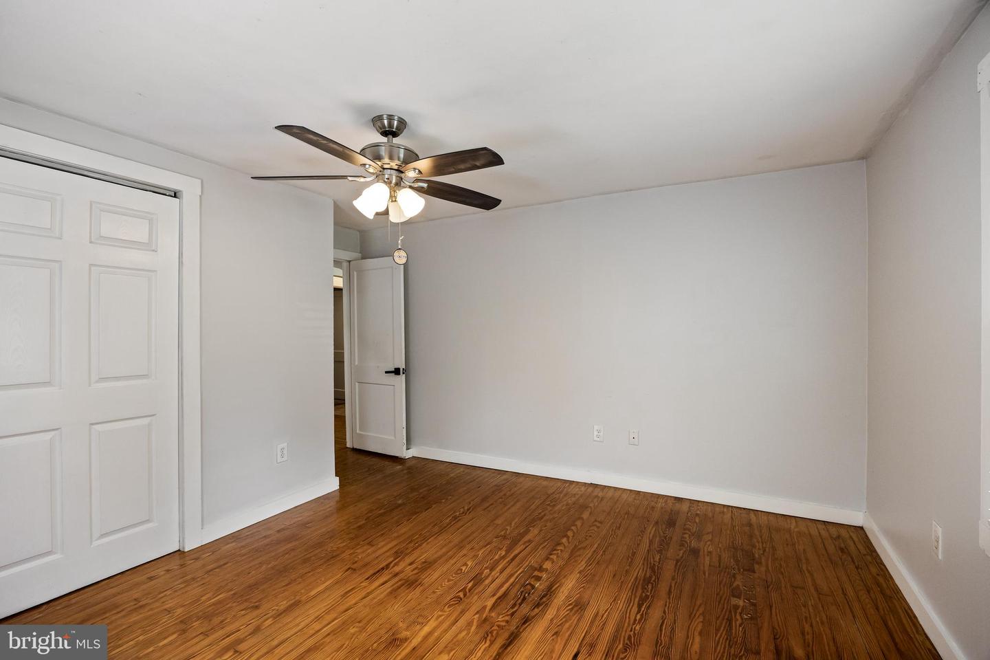 33 Oregon Ave Property Photo 18