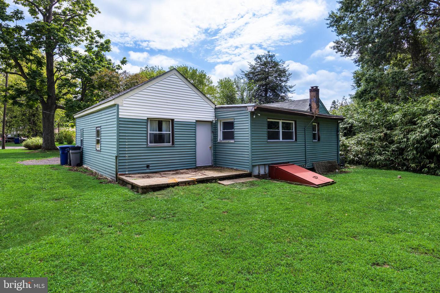 33 Oregon Ave Property Photo 25