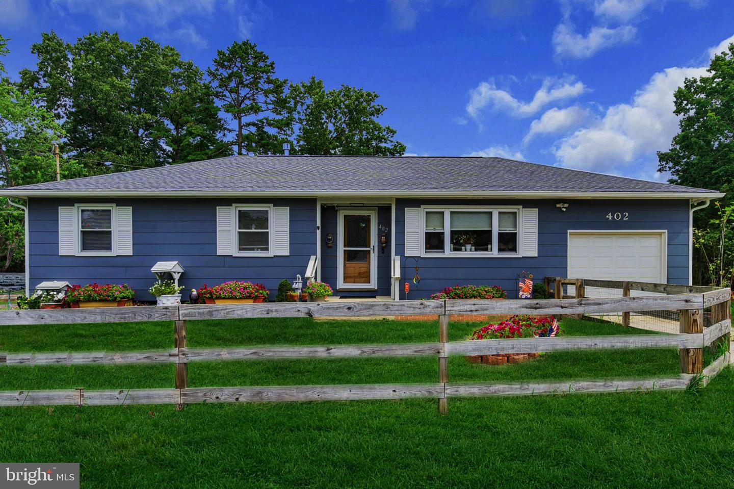 402 Lakeview Blvd Property Photo 1