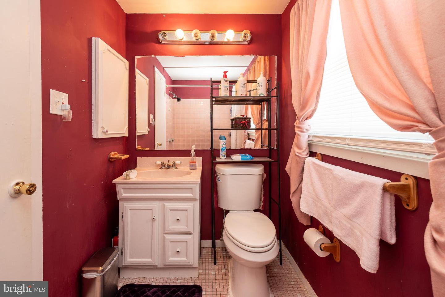 27 East Ln Property Photo 40