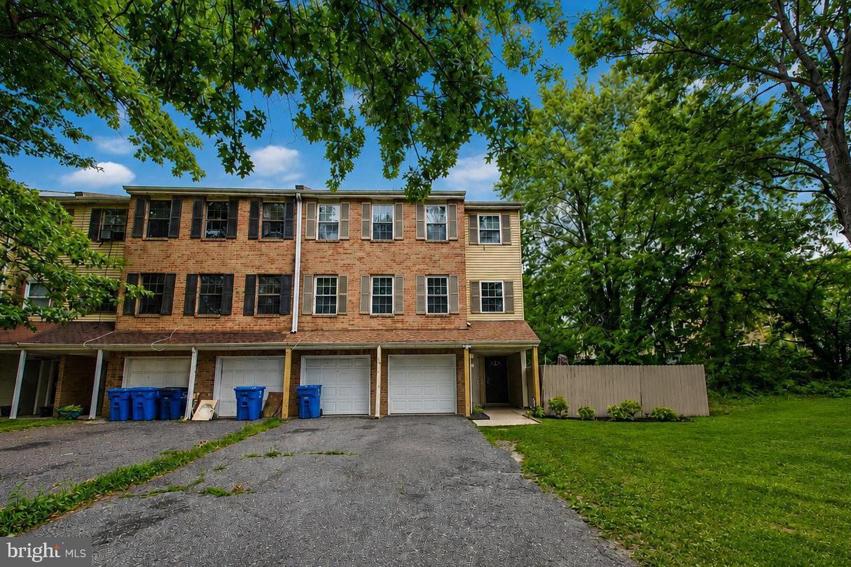 205 CHAUCER CT Property Photo 1